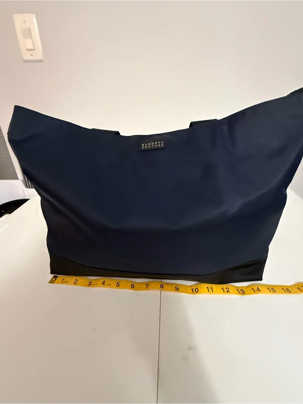 Barneys New York elegant lightweight